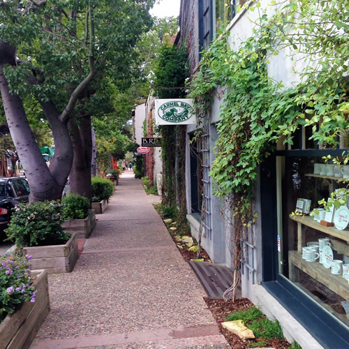 carmel boutique inn steps to shopping